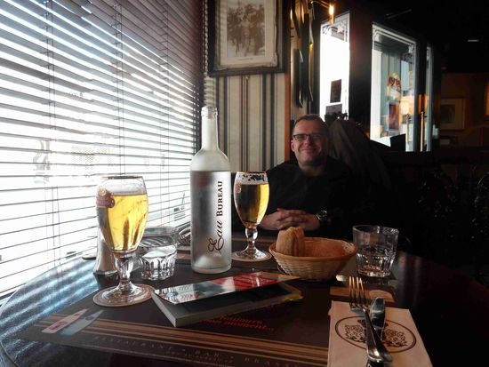 Stilvoll. Französische Kneipe in Arcachon