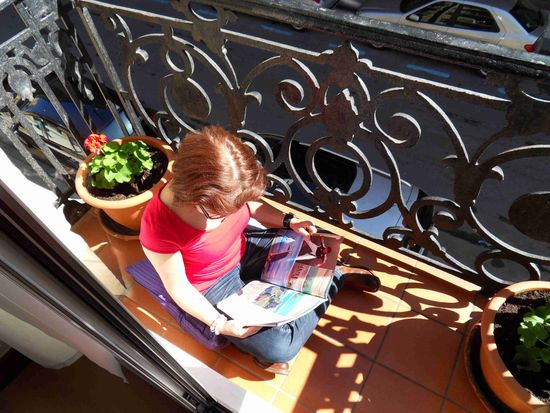 ... mit Sonnenbalkon ...