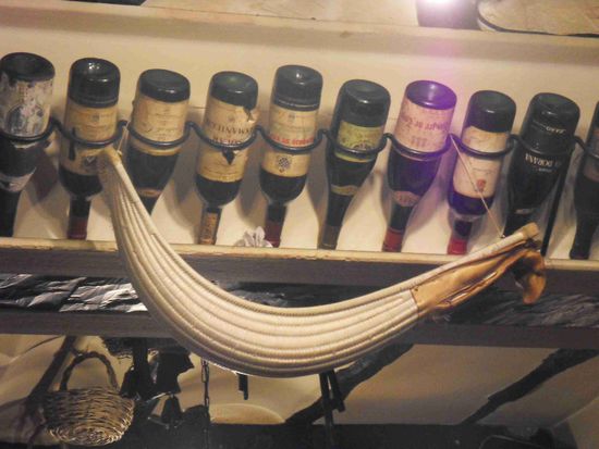 Und damit kein Zweifel aufkommt: Der PELOTA-Schläger beweist: Wir sind im Baskenland!!!