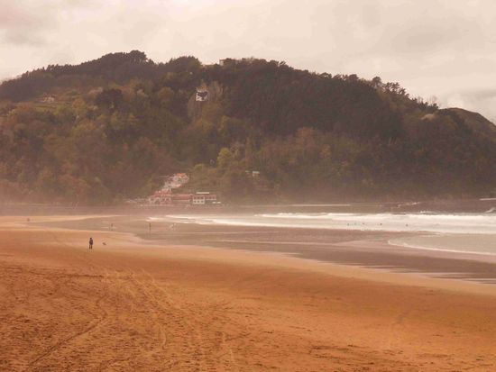 Strand ist immer cool - heute mal ein Mix aus Sonne, dicker Wolkendecke und fettem Regenschauer