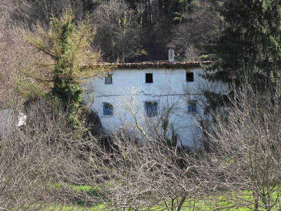 Ausblick entlang der kurvenreichen Strecke nach ...