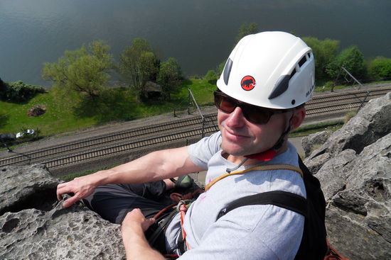 Unter uns die MAAS, bisschen dunkel, weil ein Gewitter droht (das dann aber zum Glück vorbeizieht!!!)