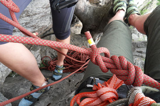 Seil, Schlingen, Knoten - was man halt so braucht ...