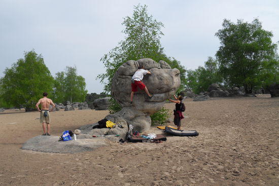 Für uns als Neulinge zu schwierig, aber wir finden schon noch was, hier liegen ziemlich viele Steine rum!!!