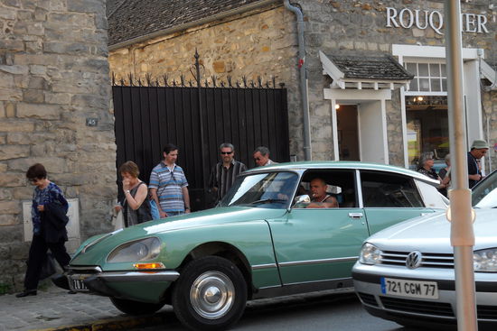 ... und SEHR FRANZÖSISCHE Autos!!!