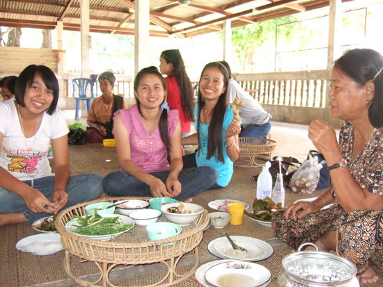 Aber auch Bee, Yao, Dui und Schwiegermama geniessen ihr Essen.