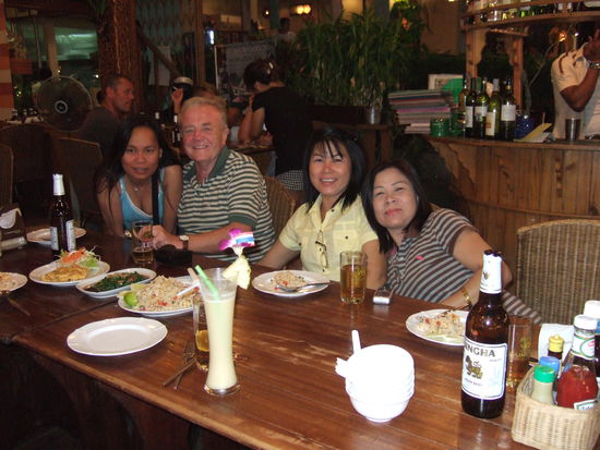 Abendessen in Hua Hin mit Juergen, Kannika und Kannika's Schwester.