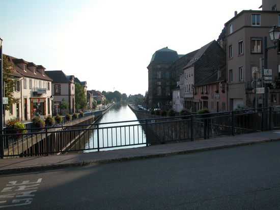 Am Ende liegt der kleine Hafen von Saverne, wo die Hobbykapitäne gerne eine kleine Rast einlegen.