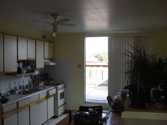 Kueche mit Ausgang zur Terasse