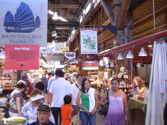 riesige Markthalle...