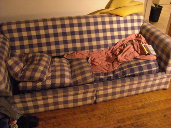 Meine Couch... Zugegebenermaßen schon ein wenig zu kurz...