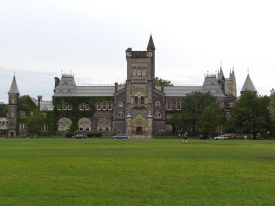 Das Hauptgebauede der Uni