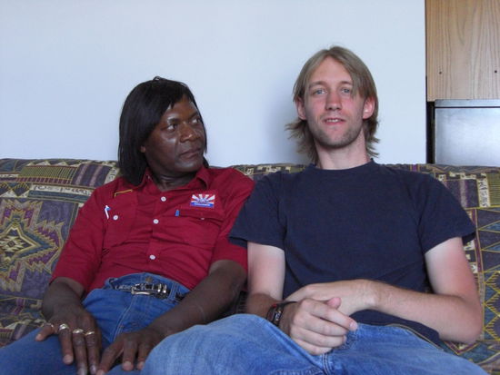 Die Leute, denen ich das Bild gezeigt habe, meinten er sieht aus wie James Brown mit Peruecke!