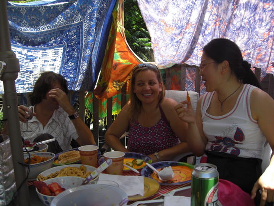 links: Brasilianer, mitte: Toronto, rechts: Polin... auch wenn mans nicht glauben mag, vorne rechts: deutsches Bier!