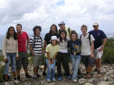meine Klasse auf mt. Coloum (v.l.)
Silvia (Schweiz), Thomas (Deutschland), Kota (Japan), Hannae (Japan), Jordi (Spanien), Charlota (Hongkong), Ben (Deutschland), Madoka (Japan), Ich und Lehrer Phillip (England)