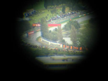 Der Grandprix aus einem Fernrohr betrachtet