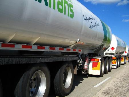 Achtung Roadtrain (53,5m langes Gefahrt)