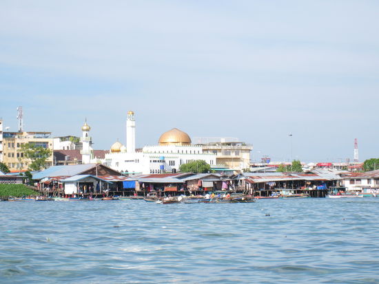 Blick vom Meer auf Semporna...