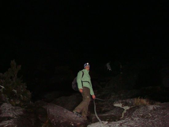 mitten in der Nacht, man beachte das Seil