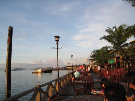 in Kota Kinabalu erholten wir uns von den Strapazen...