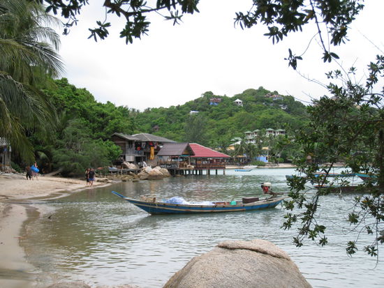 Die Bucht, an der wir entlang laufen mussten um zu unserem Bungalow zu gelangen...