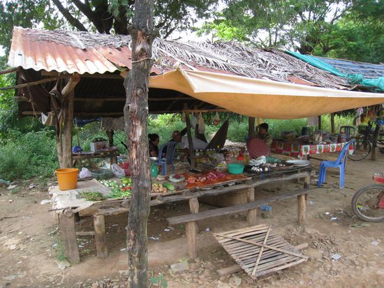 so sieht ein kambodschanischer Supermarkt in der Pampa aus.
