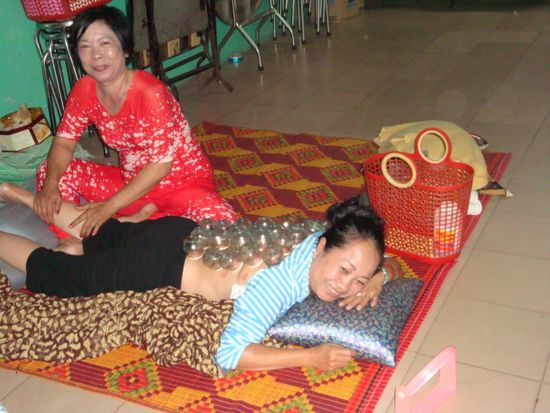 Asiatische Heilkunst! Autsch!