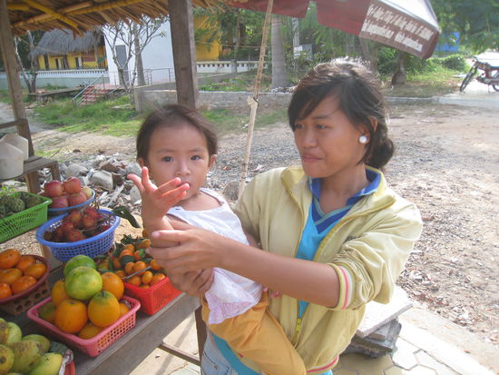 das "Kleine" wurde mir einfach auf den Gepaecktraeger gesetzt mit der Anweisung, dieses herumzuchauffieren 