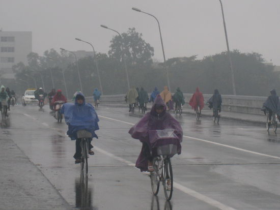 so kaempft man sich durch den Regen!