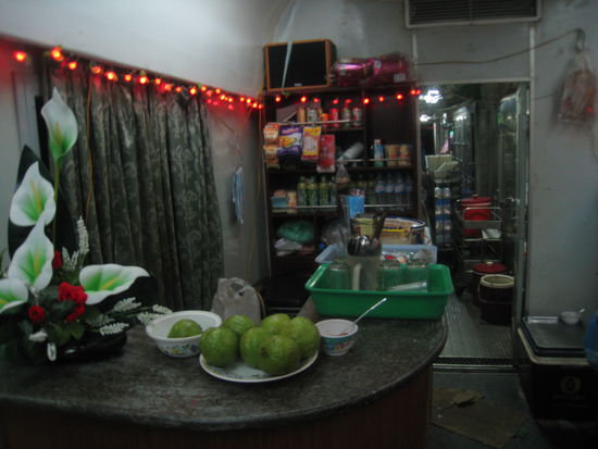 Im Zugrestaurant, wo wir kulinarisch verwoehnt wurden...