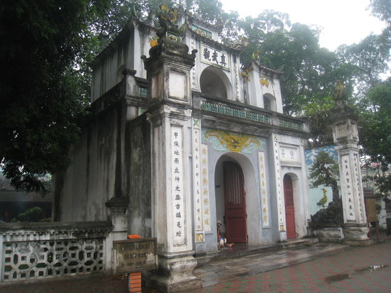 einer der vielen Tempel in Hanoi...