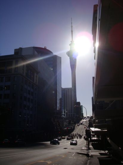 Die Abendsonne ueber dem Skytower...