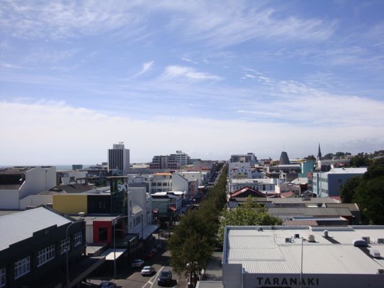 Aussicht auf die Daecher von New Plymouth...