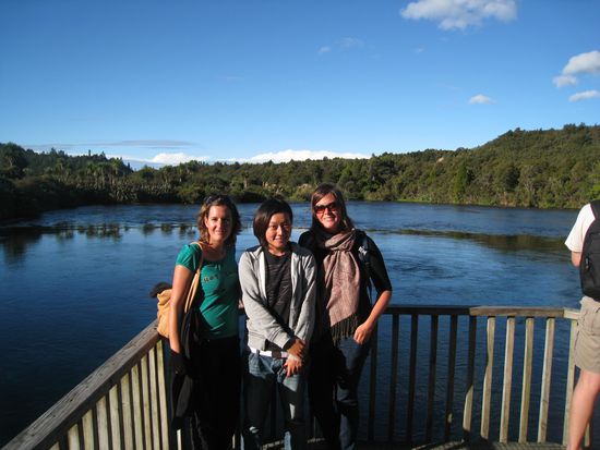 Wir drei Maedels vor den Pupu Springs in Takaka...