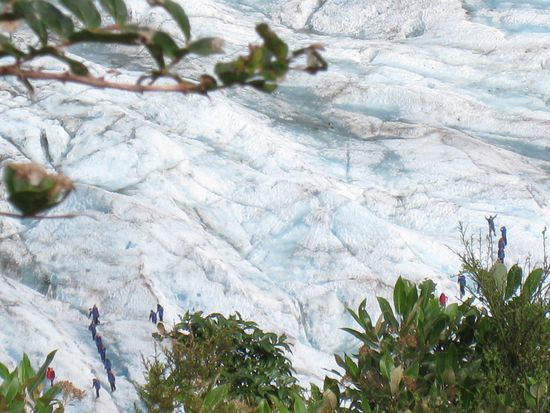 hier erkennt man die Voelkerwanderung, welche auf dem Gletscher herumkletterte...