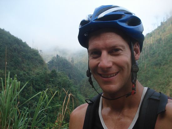 Nach doch recht kurzer Reisevorbereitung dachte ich alle zunächst wichtigen formellen und organisatorischen Dinge organisiert und eingeleitet zu haben. Die letzten zwei Monate gestalteten sich neben der normalen ausklingenden Arbei als extrem zeitintensiv. Mit meinem Arbeitgeber vereinbarte ich einen Aufhebungsvertrag. Ein beruflicher Wechsel war für mich nach dem Jahr ohnehin an der Zeit. Flug- und Übernachtungsbuchungen, Impfungen, Visa, Equipment, Kleidung, Streckenprofile analysieren und abstecken und das erstere festlegen der Radstrecken, Ländereigenheiten ausfindig machen, usw.... all dies mußte recht bestmöglich organisiert sein, um sich nachträglichen Aufwand zu ersparen. 
Im Folgenden möchte ich euch gerne eine erste Übersicht zu den einzelnen Reiseabschnitten geben.