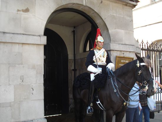 oder typisch Britisch stolz zu Ross.