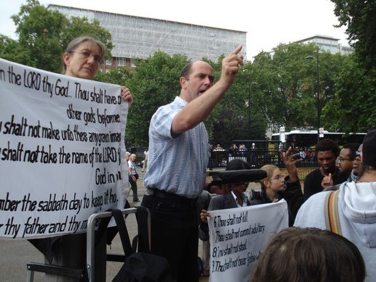 Im Hydepark an der "Speakers corner" versammeln sich Scharen begeisterter Zuhörer, um ihren Propheten zu finden.
