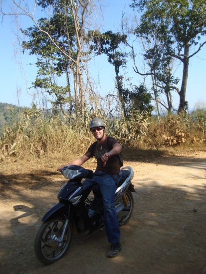 Und so kreuzten  wir winkend und grüssend die Fahrer so mancher dieser Gefährte, die in Deutschland bereits vor 50 Jahren keine Zulassung mehr bekommen hätten.