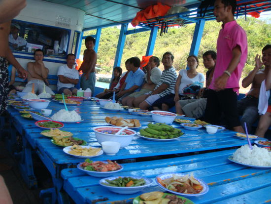 gratis essen auf der bootstour...