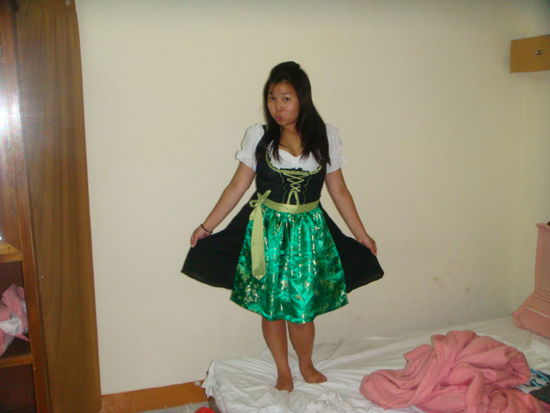 exakte kopie meines 200euro-dirndls für schlappe 20 euro mit stoff meiner wahl...