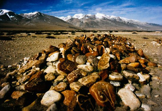 Mauer mit Manisteinen