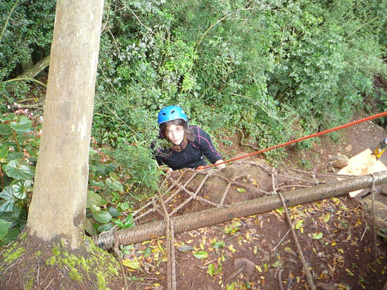 Zuerst ging es den Berg hinauf, wobei ein Netz die letzten Meter half.