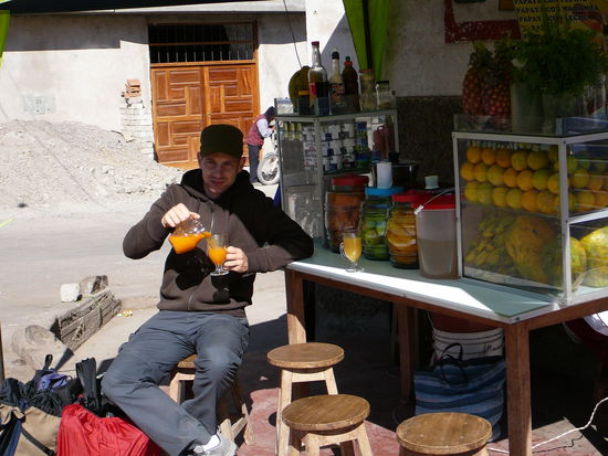 Timo wird noch zum exotischen Obstliebhaber. Smoothy auf peruanisch!