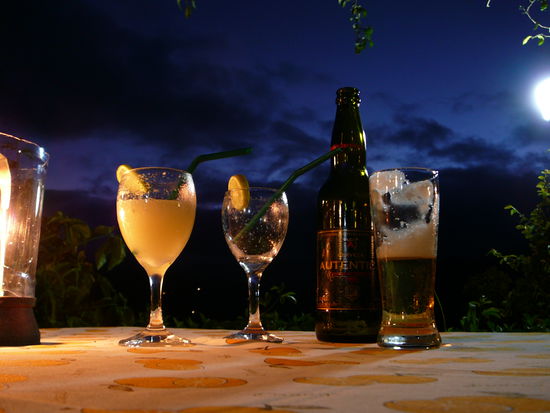 Bier, Cocktail je 80 Cent.......