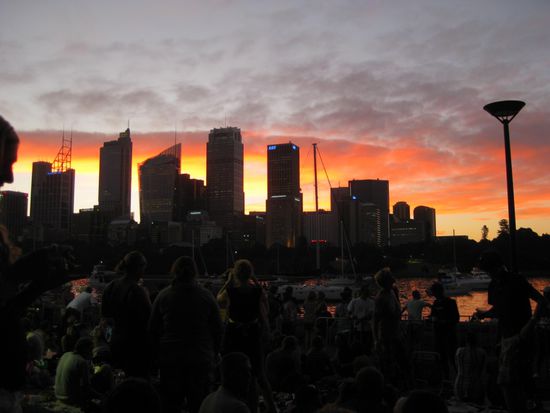 4mio menschen warten gemeinsam auf das feuerwerk