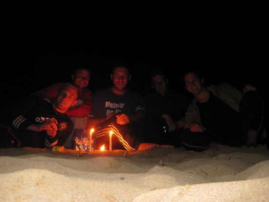 bierchen bei kerzenlicht und meeresrauschen