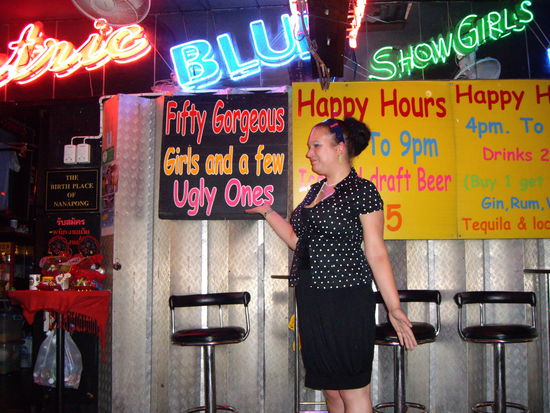 Ping Pong spielen mit Ugly Girls