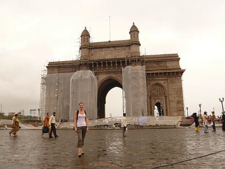 Vor dem Gateway of India in Mumbai!