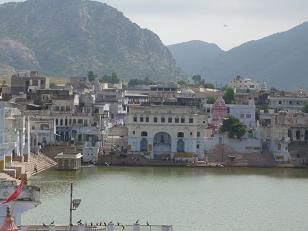 Die Treppen zum See von Pushkar.